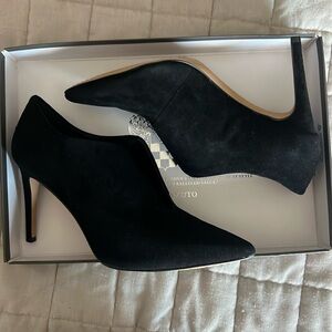 VINCE CAMUTO heels size 36.5 fit like a 7.